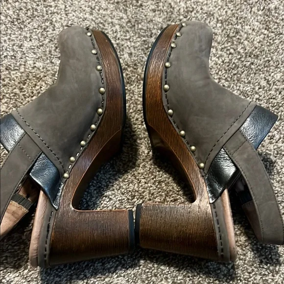 Dansko Gray/taupe Leather Women's Clogs 38 - Picture 8 of 9